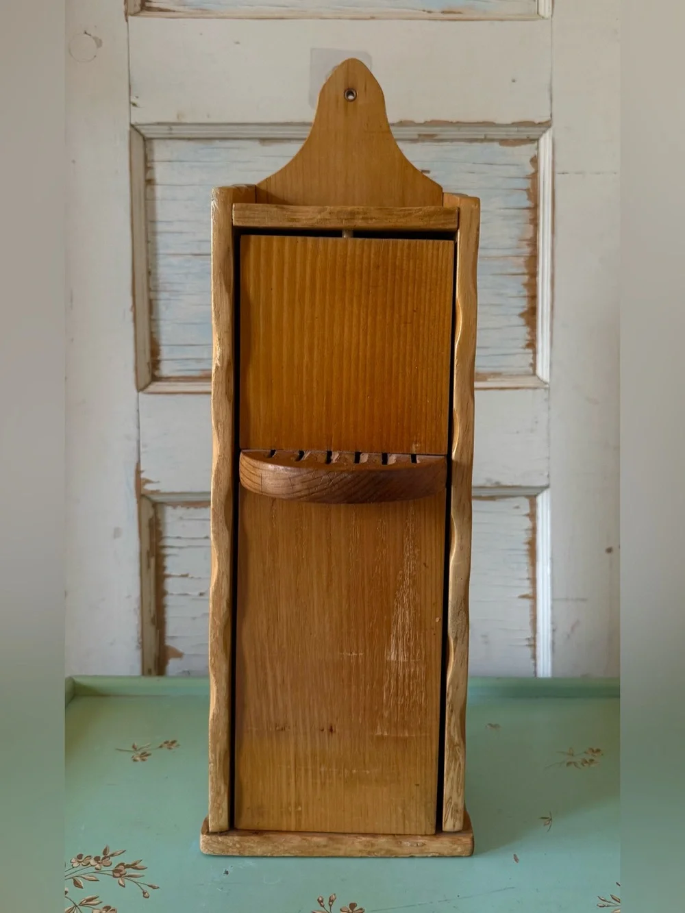 Vintage Wood Primitive Knife Holder, Rustic Kitchen Wall Decor, Storage